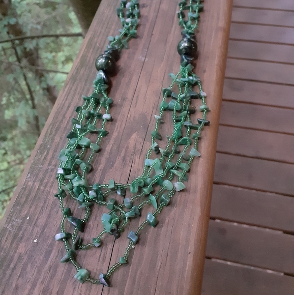 Beautiful Malachite Colored Necklace - Picture 3 of 4